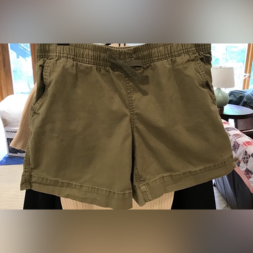LL Bean Favorite Fit Women's Olive Green Shorts